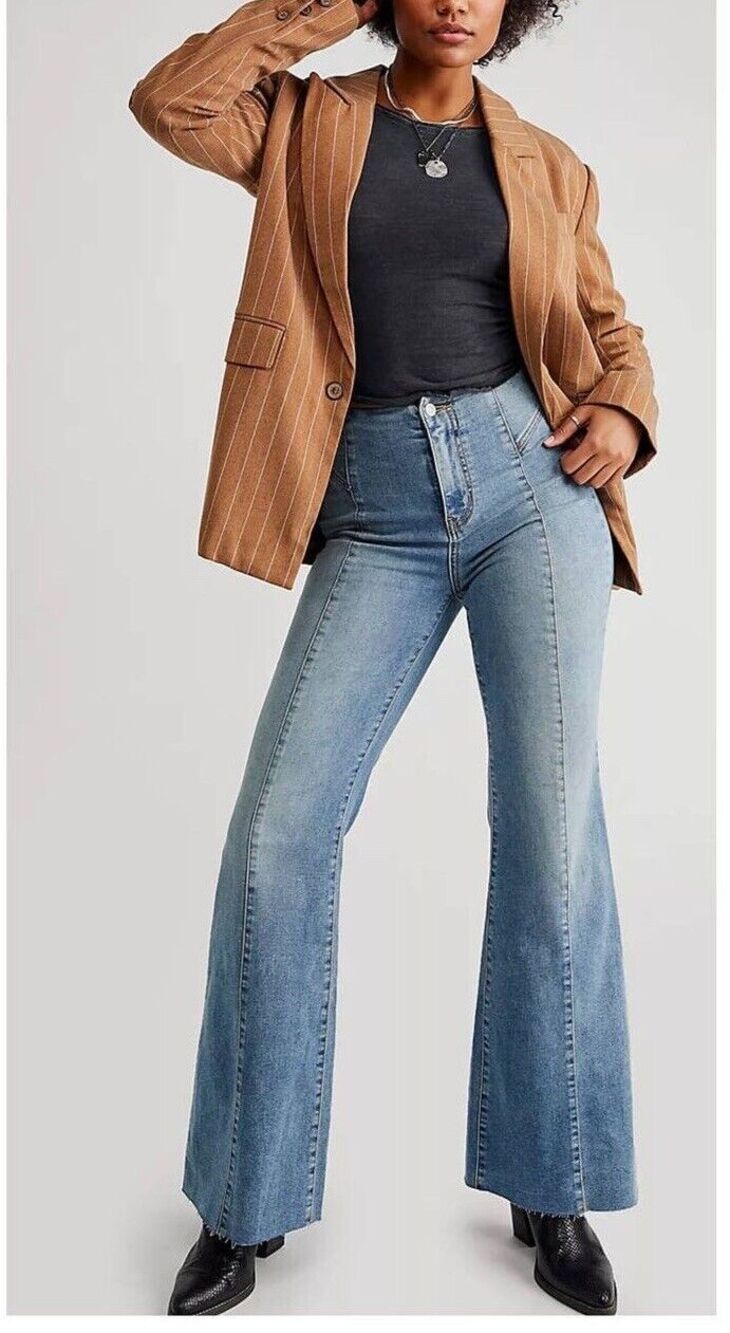 We The Free People Curvy Wild Honey Flare Jeans Light Wash Size 30 NWT